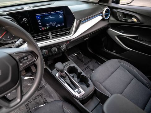 Used 2026 Chevrolet Trax LS w/ LS Convenience Package FWD image 21