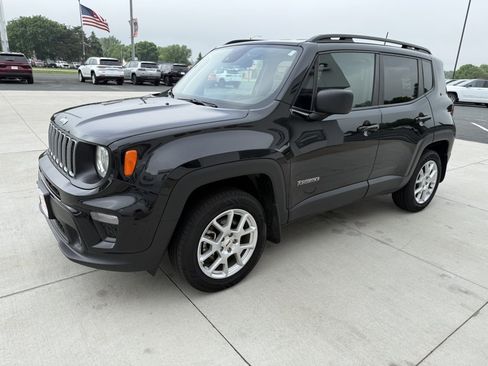Used 2022 Jeep Renegade Latitude AWD/4WD image 4
