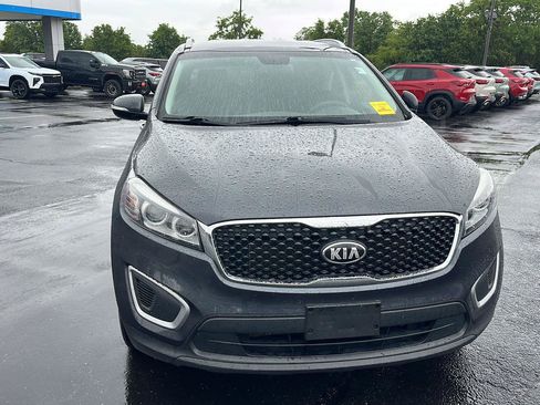 Used 2017 Kia Sorento AWD image 8