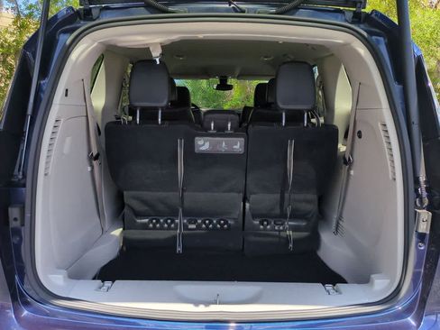 Used 2020 Chrysler Voyager Lxi FWD image 34