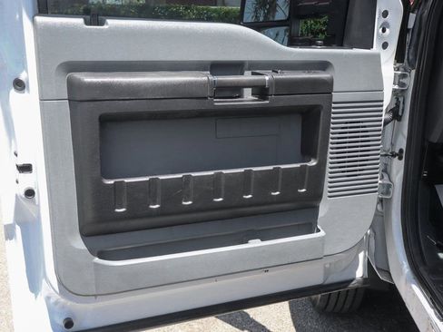 Used 2016 Ford F550 2WD Regular Cab Super Duty image 13
