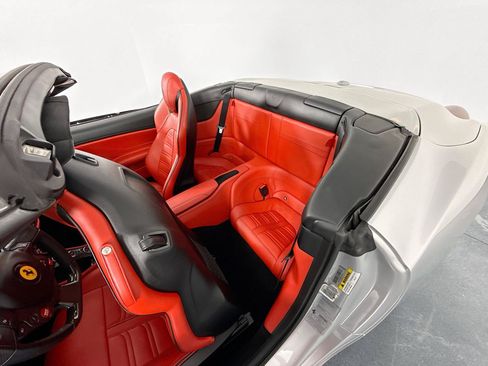 Used 2015 Ferrari California T RWD image 21