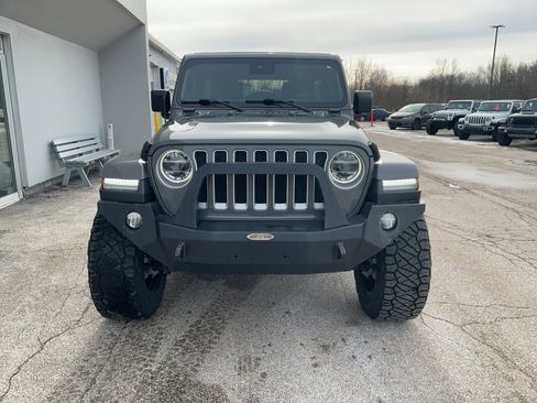 Used 2020 Jeep Wrangler Unlimited Sahara image 2