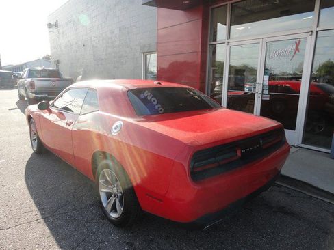 Used 2016 Dodge Challenger SXT image 7