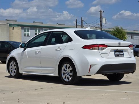 Used 2024 Toyota Corolla LE FWD image 3