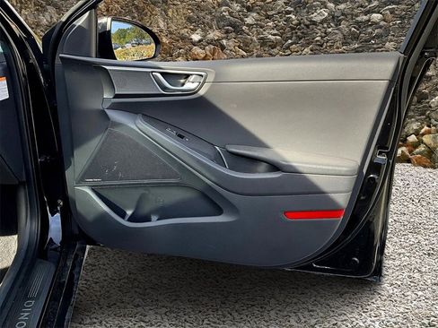 Used 2020 Hyundai Ioniq Limited image 22