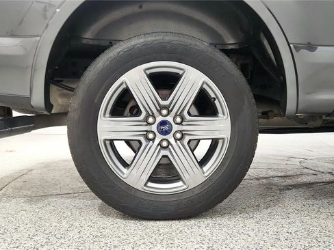 Used 2018 Ford F150 XLT w/ Equipment Group 302A Luxury AWD/4WD image 13