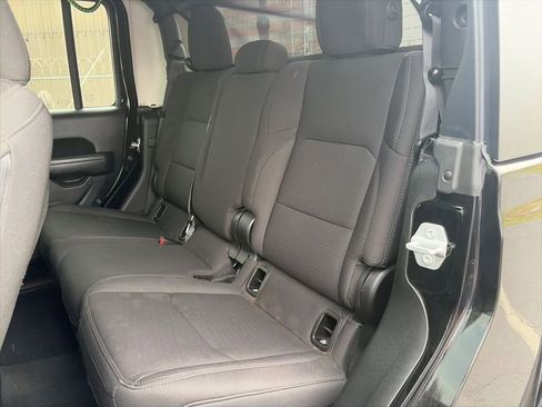 Used 2022 Jeep Gladiator Sport image 11