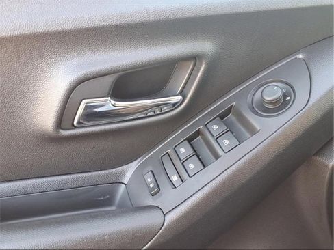 Certified 2020 Chevrolet Trax LS w/ Tint and Cruise Package image 16