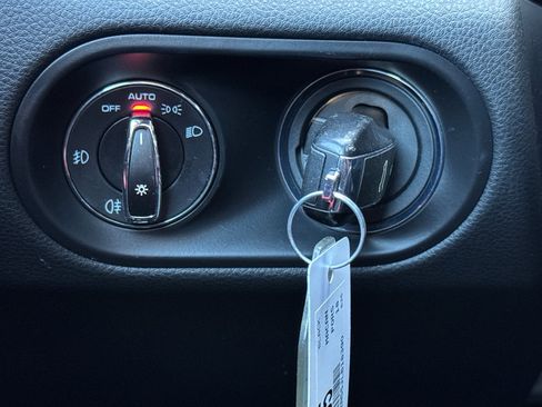 Used 2018 Porsche Macan image 27