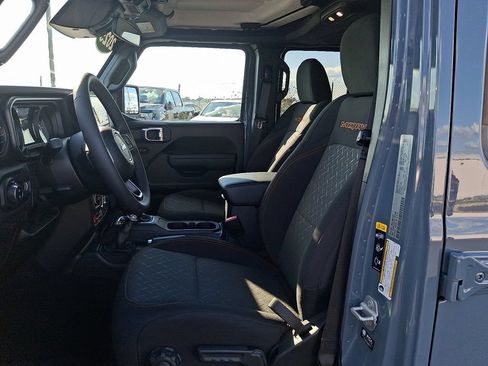 Used 2026 Jeep Gladiator Mojave AWD/4WD image 14