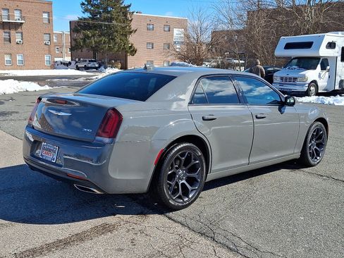 Used 2019 Chrysler 300 S image 5