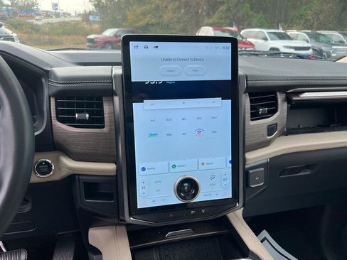 Used 2022 Ford Expedition Limited image 19