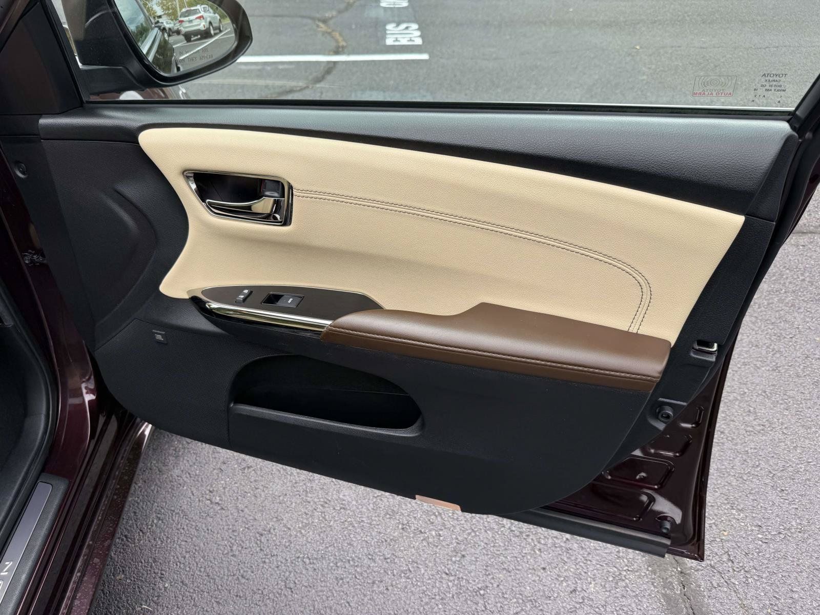 Used 2016 Toyota Avalon Limited FWD image 15