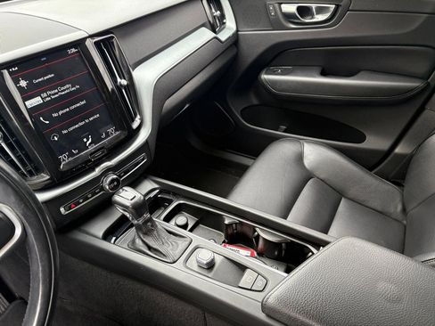 Used 2018 Volvo XC60 T6 Momentum w/ Advanced Package image 8