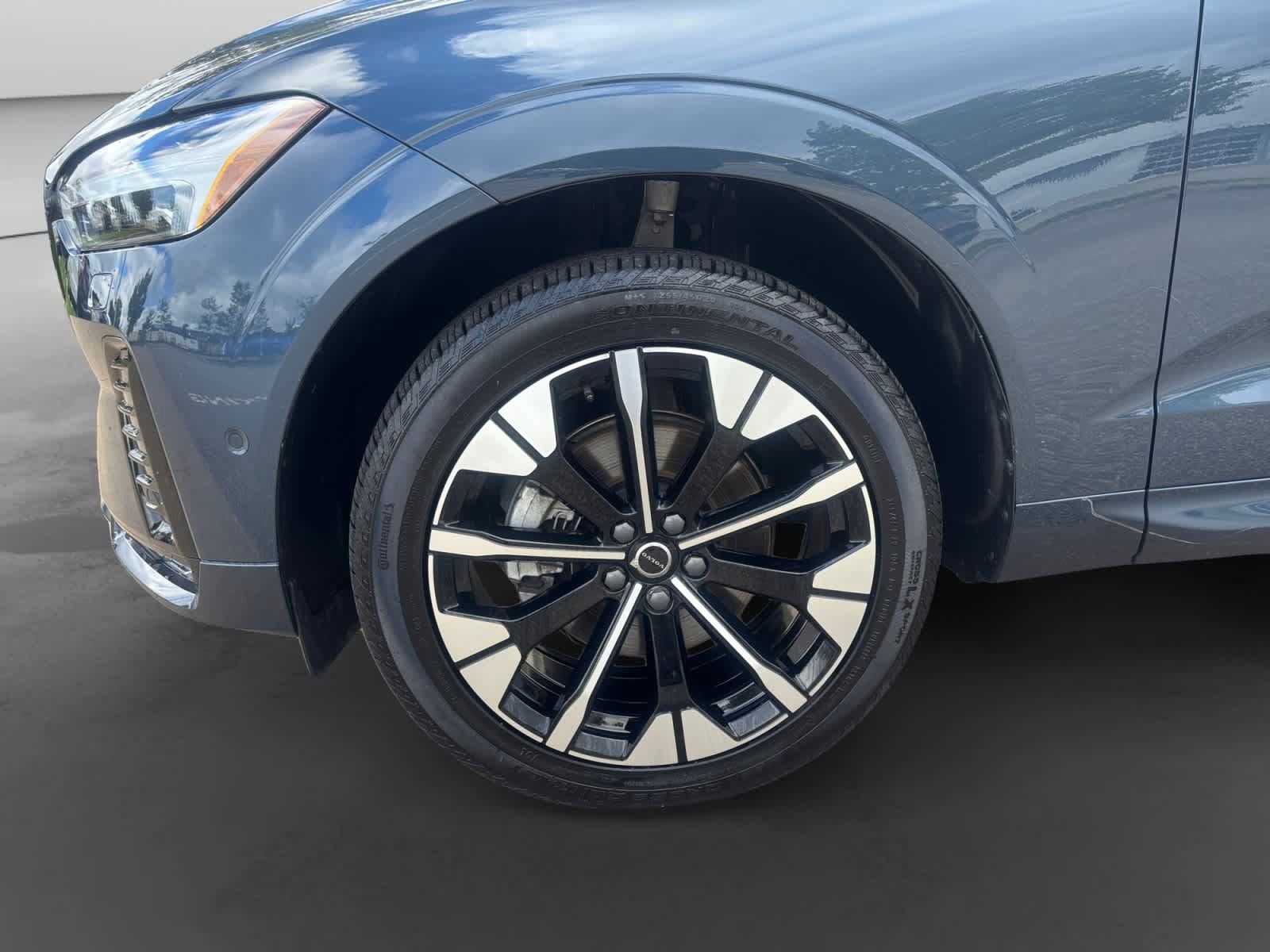 Used 2026 Volvo XC60 B5 Plus AWD/4WD image 9