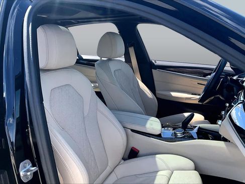 Used 2023 BMW 530i w/ Premium Package RWD image 8