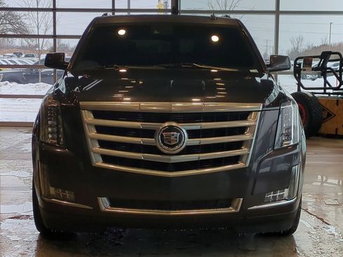 Used 2015 Cadillac Escalade Luxury image 10
