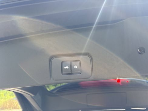 Used 2025 Nissan Rogue SL w/ SL Premium Package image 19