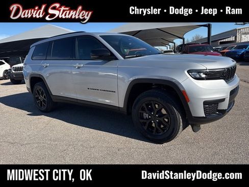 New 2025 Jeep Grand Cherokee L Laredo image 1