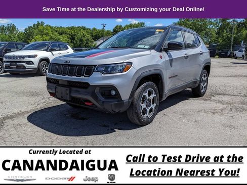 Used 2022 Jeep Compass Trailhawk w/ Trailhawk Convenience Group AWD/4WD image 5