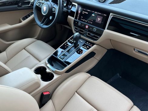 New 2026 Porsche Macan image 18