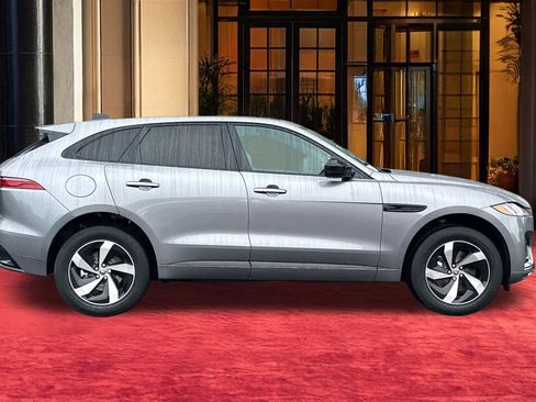 New 2025 Jaguar F-PACE R-Dynamic S image 9