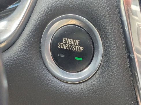 Used 2021 Chevrolet Traverse LT image 33