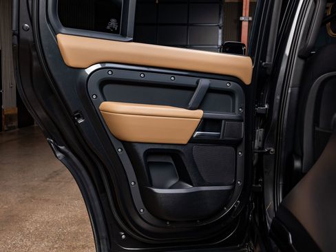 Used 2025 Land Rover Defender 130 X image 36