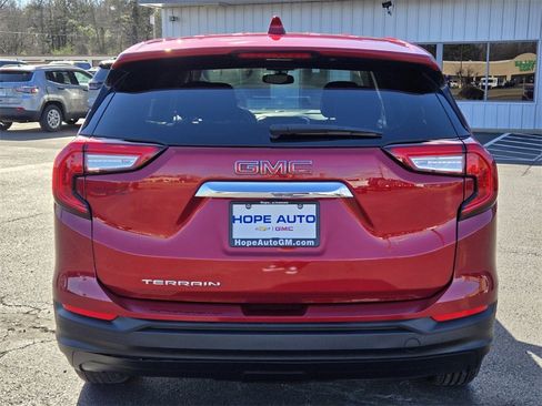 Used 2023 GMC Terrain SLE image 4