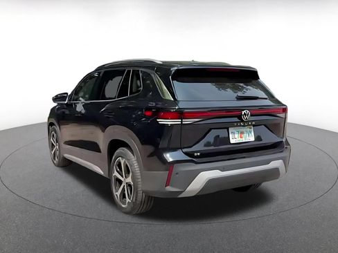 Used 2026 Volkswagen Tiguan SE FWD image 9