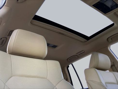 Used 2020 Lexus LX 570 4WD w/ Luxury Package image 14