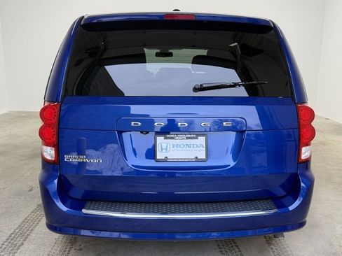 Used 2020 Dodge Grand Caravan SE image 6