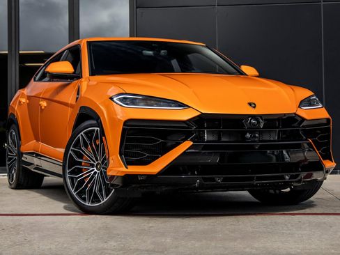 Used 2025 Lamborghini Urus SE image 2