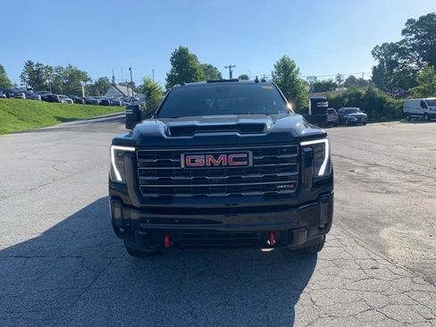 Used 2024 GMC Sierra 3500 AT4 w/ AT4 Preferred Package AWD/4WD image 3
