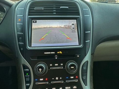 Used 2019 Lincoln Nautilus Select image 32