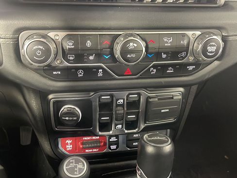 Used 2024 Jeep Gladiator Rubicon image 17