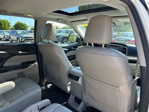 Used 2017 Toyota Highlander XLE image 49