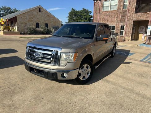 Used 2011 Ford F150 XLT w/ XLT Convenience Pkg image 2