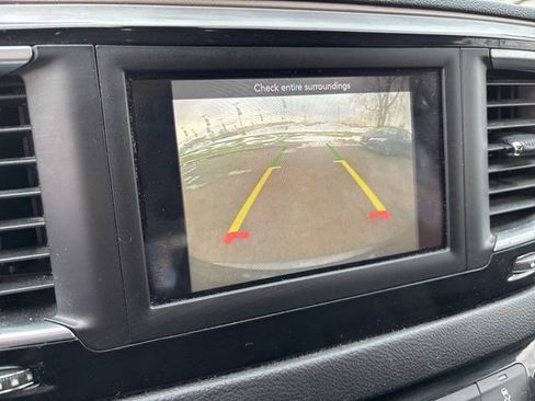 Used 2020 Chrysler Voyager Lxi image 23