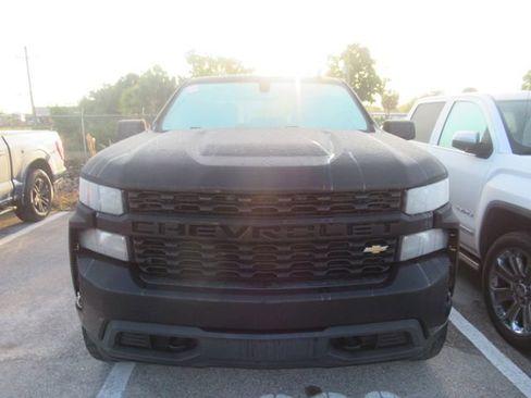 Used 2020 Chevrolet Silverado 1500 Custom w/ Custom Value Package image 2