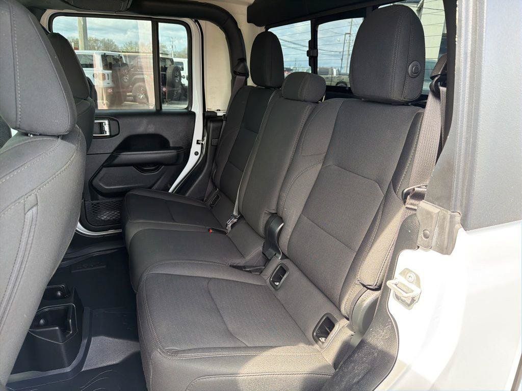 Used 2021 Jeep Gladiator Overland w/ Safety Group AWD/4WD image 20
