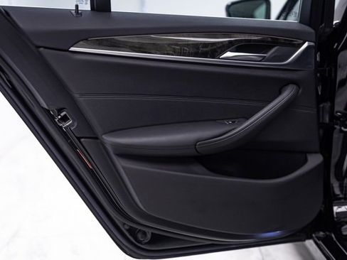 Used 2019 BMW 530i xDrive image 25