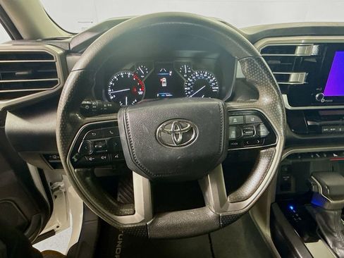 Used 2022 Toyota Tundra SR5 w/ SR5 Convenience Package AWD/4WD image 12