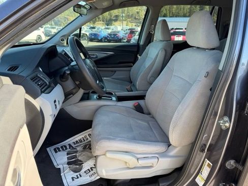 Used 2016 Honda Pilot LX image 2
