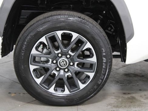 Used 2024 Toyota Tundra Limited AWD/4WD image 16