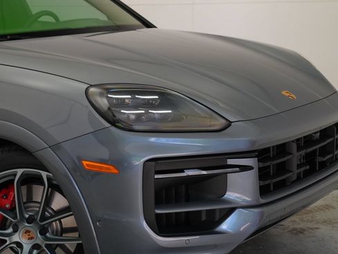 Used 2026 Porsche Cayenne GTS AWD/4WD image 2
