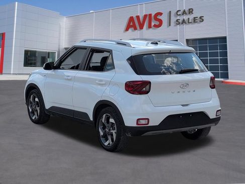 Used 2025 Hyundai Venue SEL FWD image 9