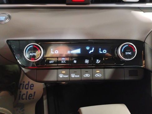 Used 2025 Hyundai Elantra Sport image 34