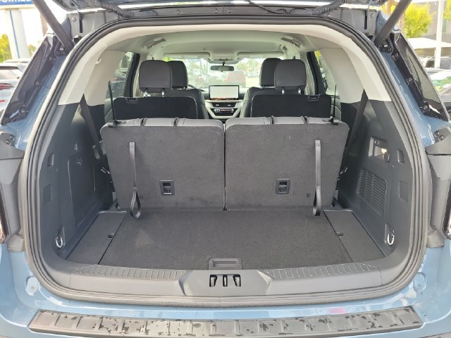 Used 2025 Ford Explorer Active w/ Active Comfort Package RWD image 21